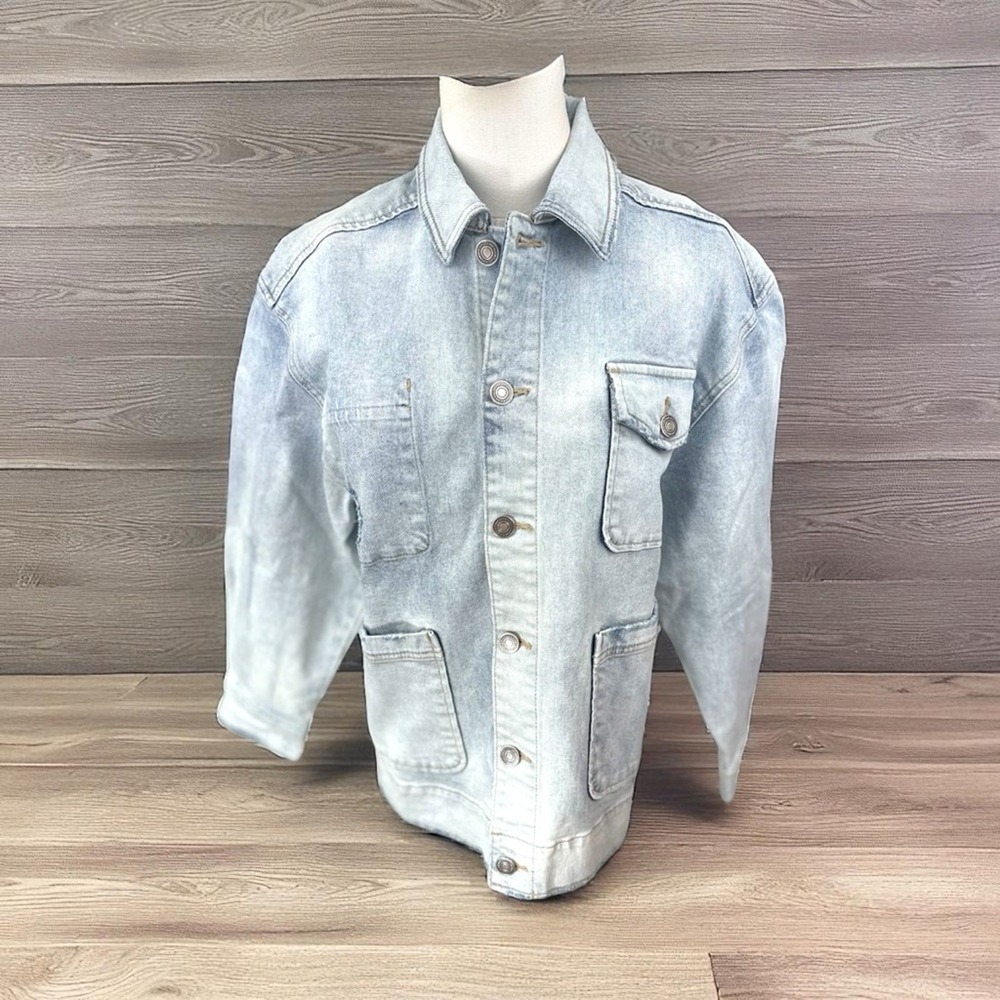 LNDN NWT Size Medium Classic‎ Light Wash distressed Denim Barn Jacket